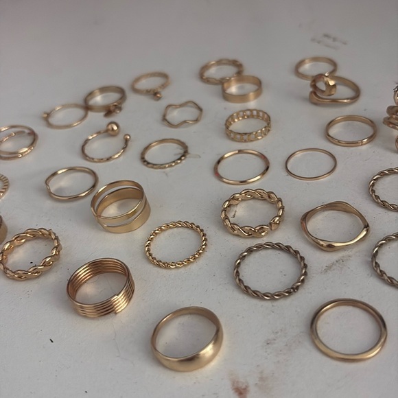 GOLD RINGS - Picture 3 of 6